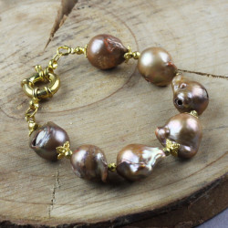 Bracelet with river pearls
